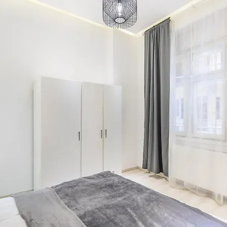 Extrem - Comfy Budapest