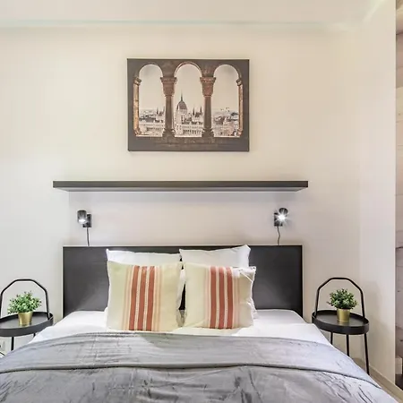 Extrem - Comfy * Budapest