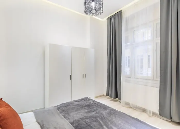 Extrem - Comfy Budapest